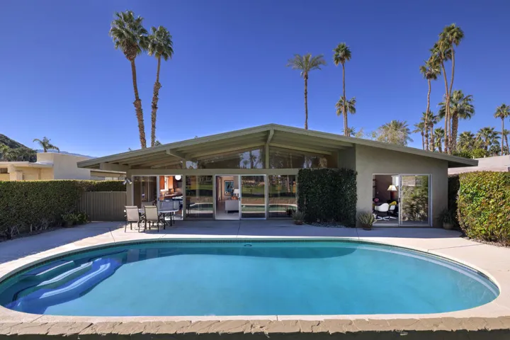 Beautiful Pool with Outdoor Space