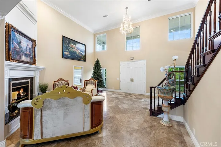 Living room with high ceilling