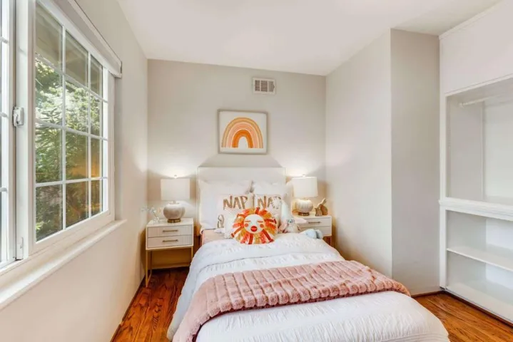 709 Los Ninos Way, Los Altos, California 94022