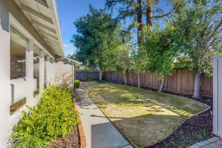 709 Los Ninos Way, Los Altos, California 94022