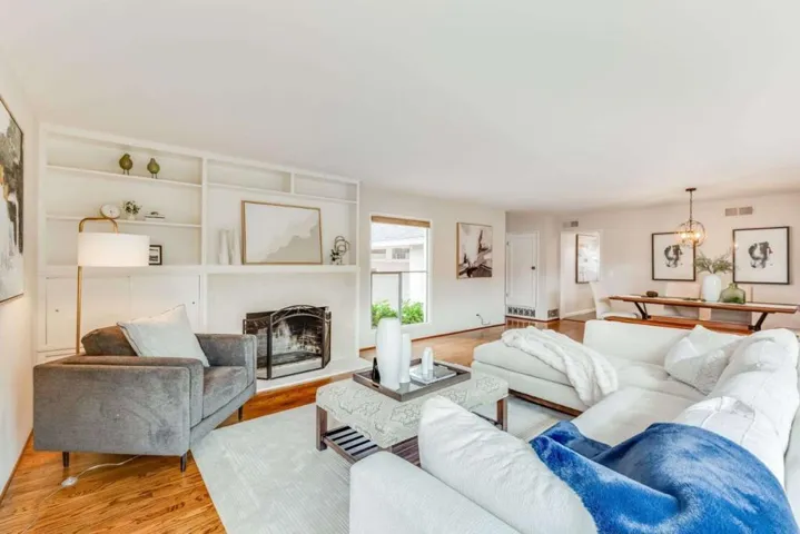 709 Los Ninos Way, Los Altos, California 94022