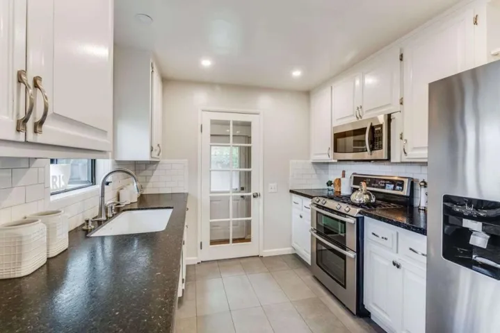 709 Los Ninos Way, Los Altos, California 94022