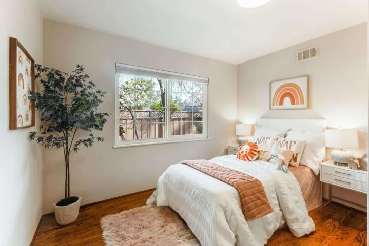 709 Los Ninos Way, Los Altos, California 94022