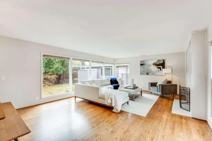 709 Los Ninos Way, Los Altos, California 94022
