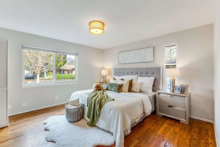 709 Los Ninos Way, Los Altos, California 94022