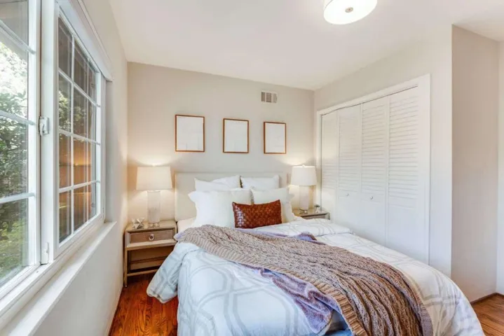 709 Los Ninos Way, Los Altos, California 94022