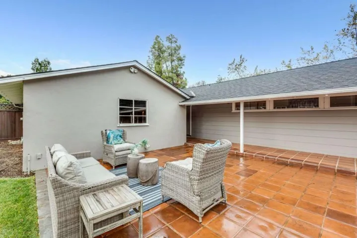 709 Los Ninos Way, Los Altos, California 94022