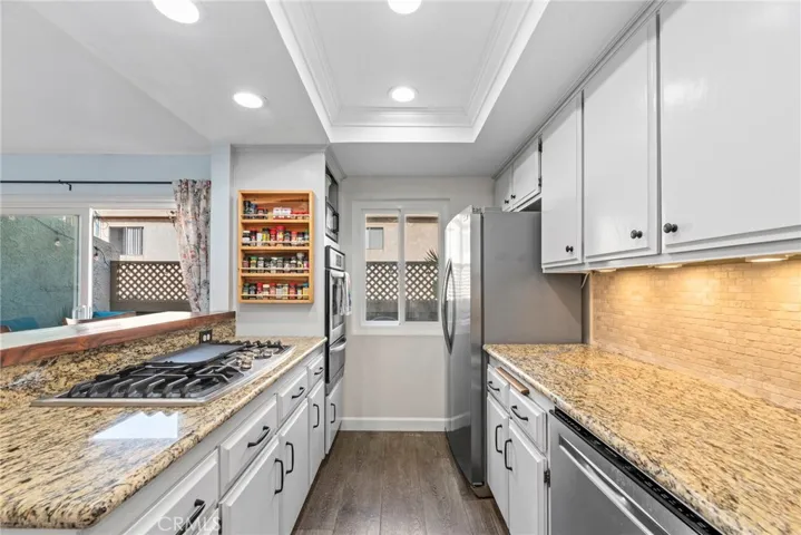 609 Meyer Lane 17, Redondo Beach, California 90278