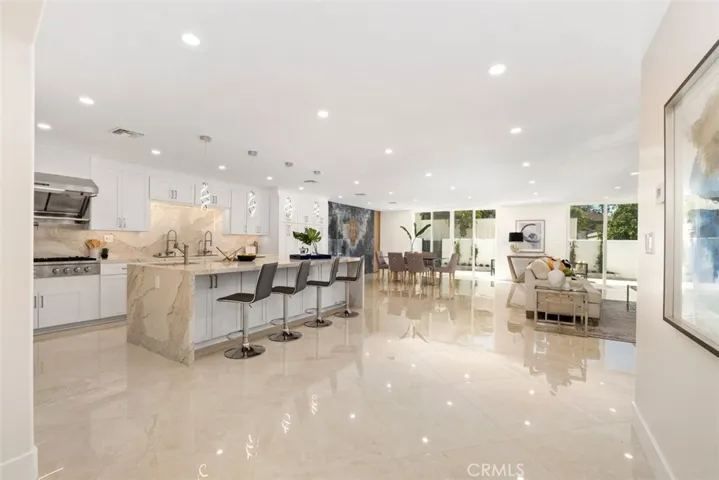 Open and Bright floor plan!
