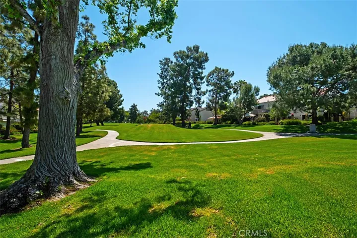 Lots of green belts and walking paths!