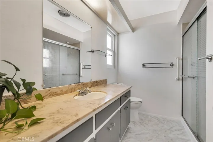 Master bathrom