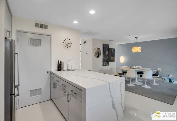 Walk in pantry