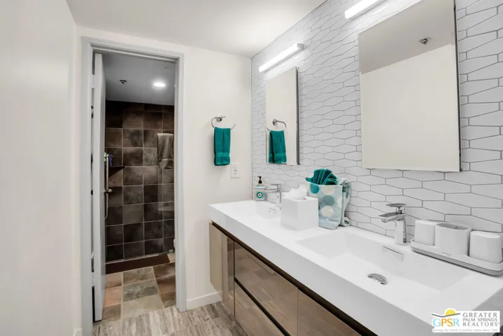 Primary dual sinks