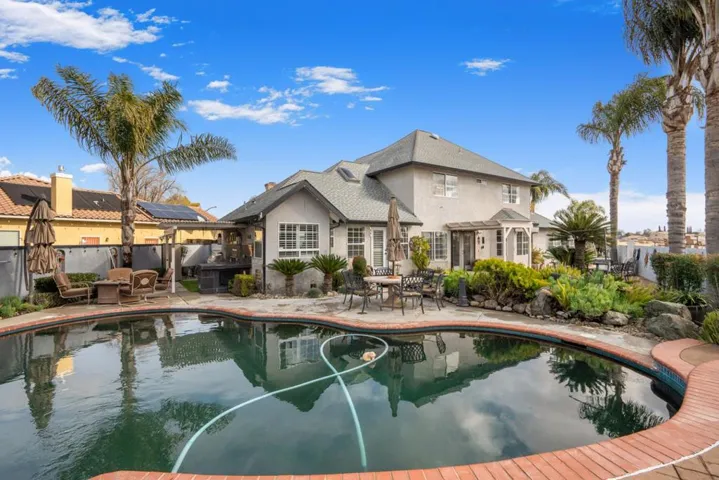 411 Bluff Court, Los Banos, California 93635