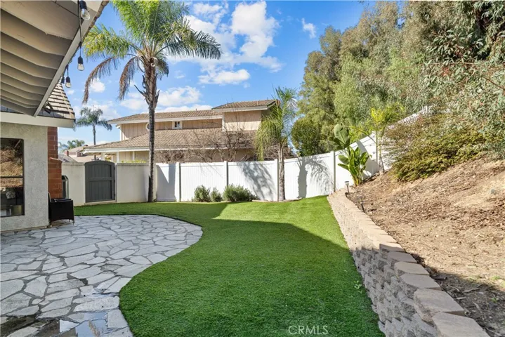 19 Calle Albarda, Rancho Santa Margarita, California 92688