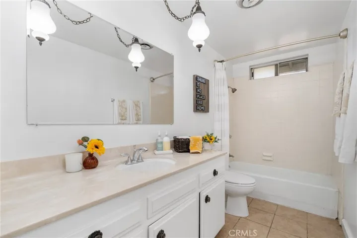 Upstairs full bathroom