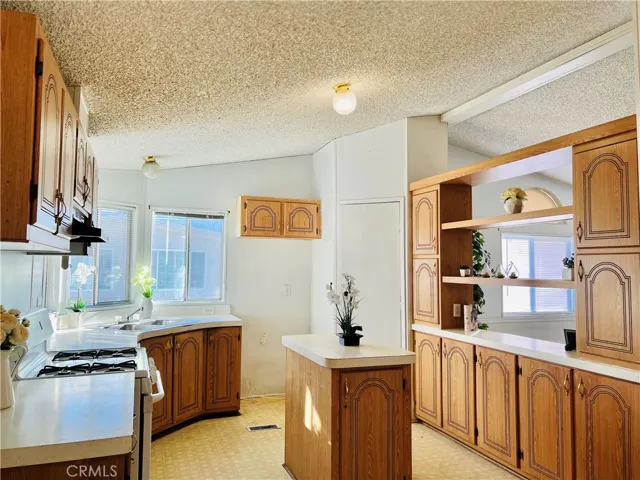 Kitchen - view 2