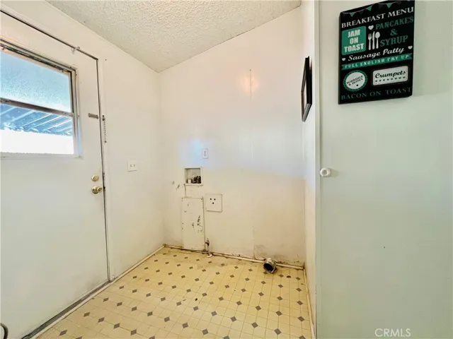 Laundry room - view 4