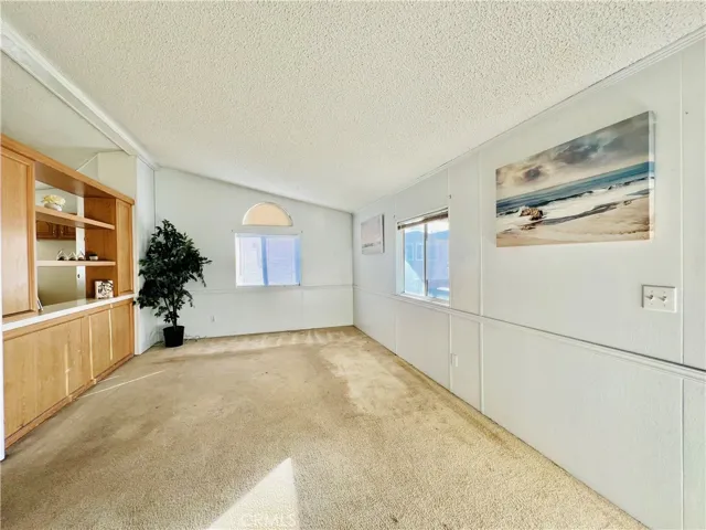 Living room - view 3