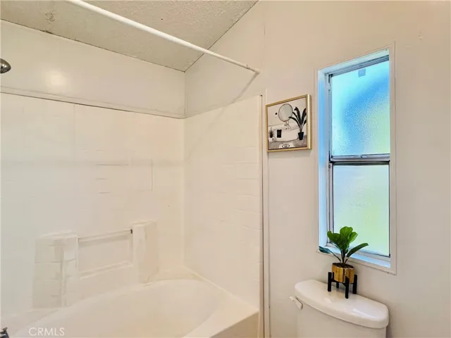 Master bathroom - view 5