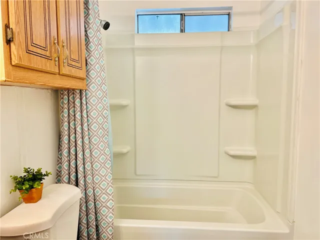 2nd bathroom - view 3