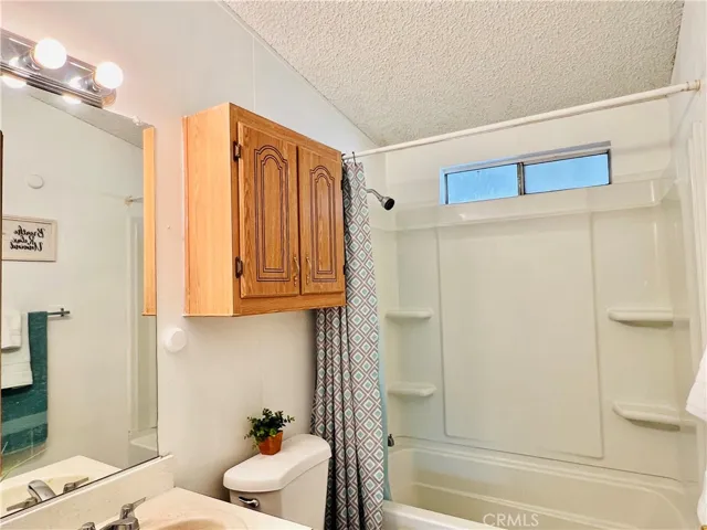2nd bathroom - view 1