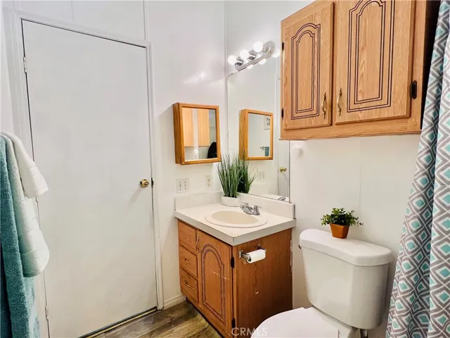 2nd bathroom - view 7