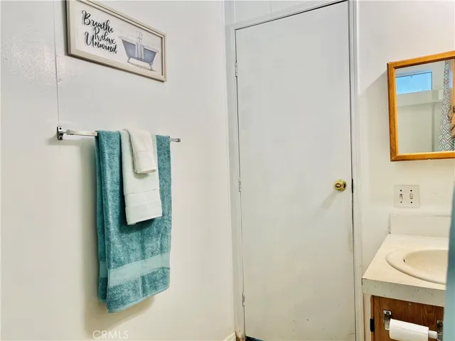 2nd bathroom - view 5
