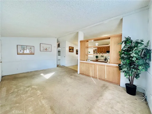 Living room - view 6