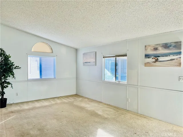 Living room - view 2