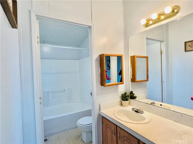 Master bathroom - view 2