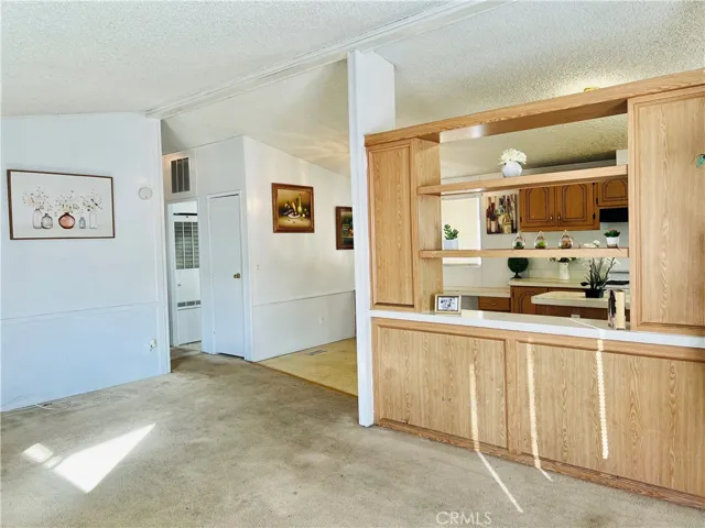 Living room - view 8