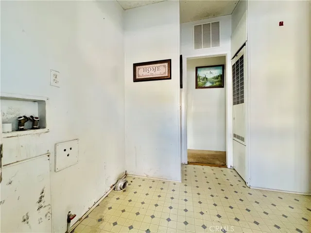 Laundry room - view 2