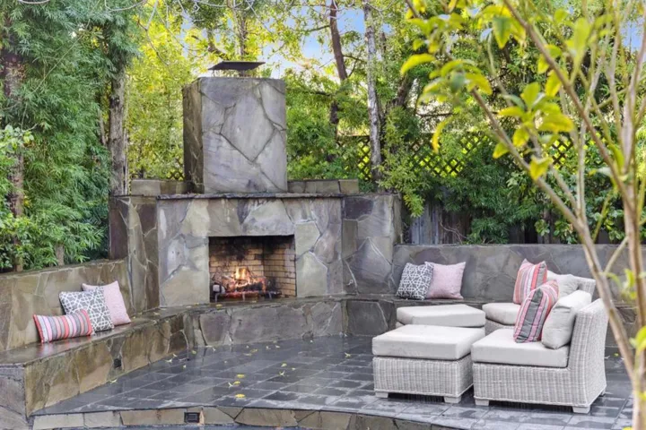1732 Middlefield Road, Palo Alto, California 94301
