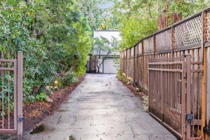 1732 Middlefield Road, Palo Alto, California 94301