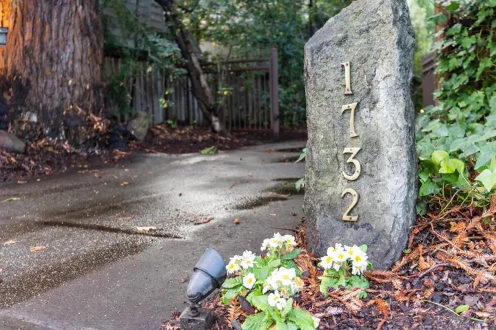 1732 Middlefield Road, Palo Alto, California 94301