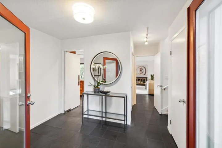 1732 Middlefield Road, Palo Alto, California 94301