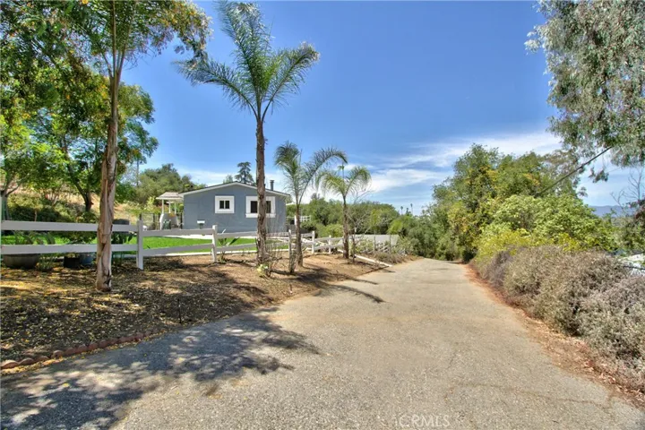 Private driveway to home