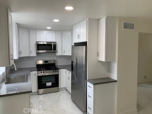 8780 Burnet Avenue 9, North Hills, California 91343