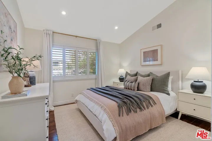 5571 Ostin Avenue, Woodland Hills, California 91367