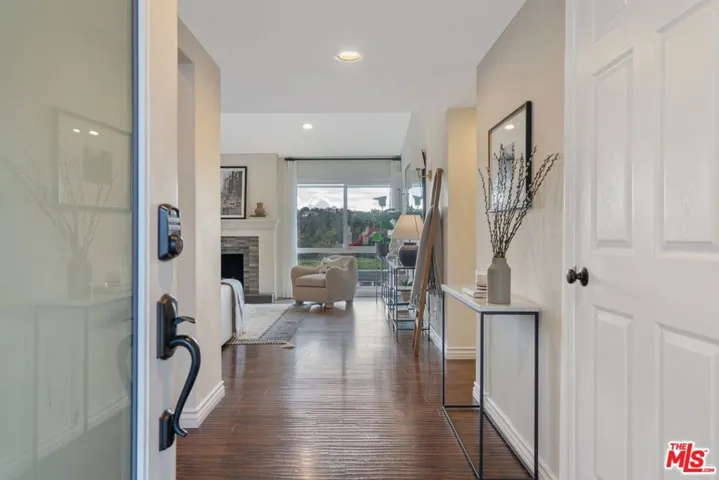 5571 Ostin Avenue, Woodland Hills, California 91367