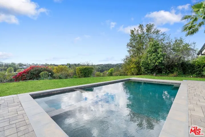 5571 Ostin Avenue, Woodland Hills, California 91367