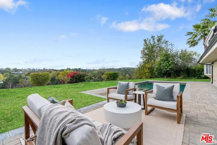 5571 Ostin Avenue, Woodland Hills, California 91367