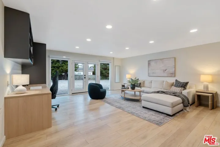 5571 Ostin Avenue, Woodland Hills, California 91367