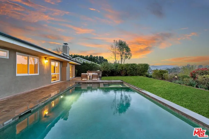 5571 Ostin Avenue, Woodland Hills, California 91367