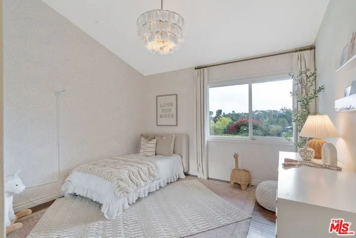 5571 Ostin Avenue, Woodland Hills, California 91367