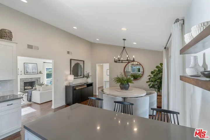 5571 Ostin Avenue, Woodland Hills, California 91367