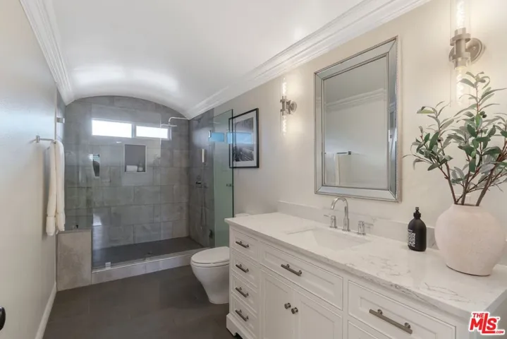 5571 Ostin Avenue, Woodland Hills, California 91367