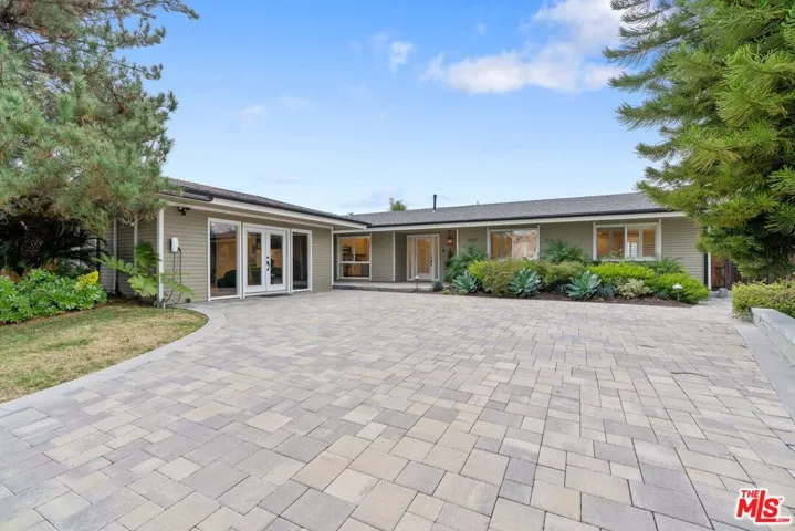 5571 Ostin Avenue, Woodland Hills, California 91367