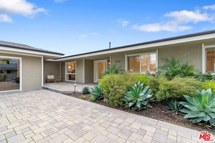 5571 Ostin Avenue, Woodland Hills, California 91367